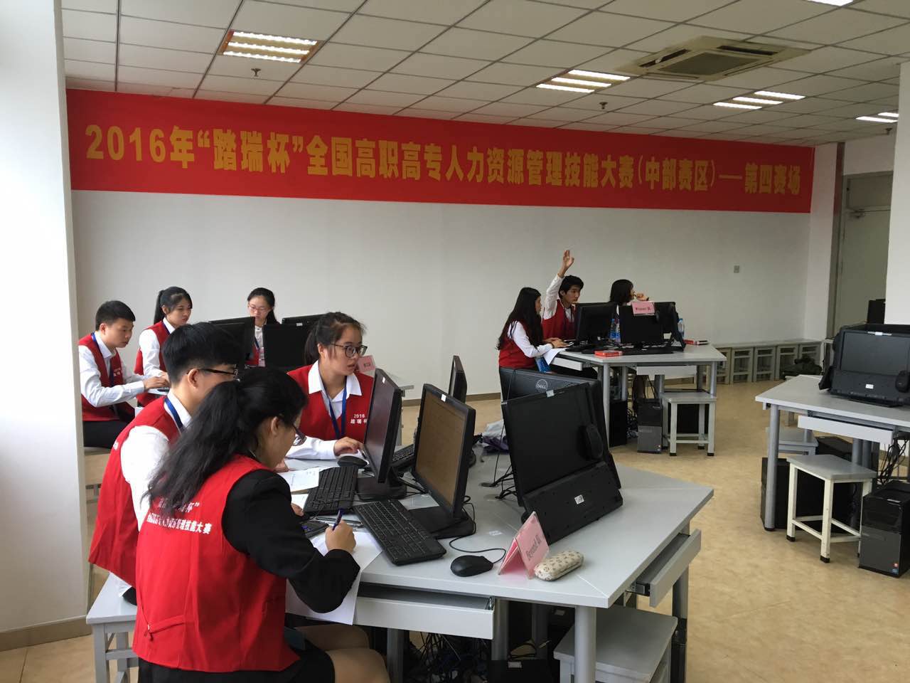 学生比赛相片.jpg