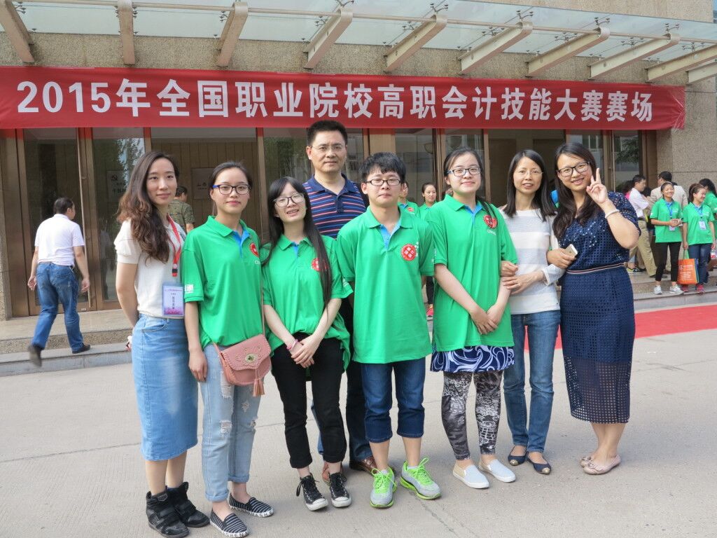 东海参赛团队在比赛会场.jpg